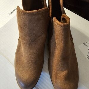 Womens low boots. Size 7 1/2